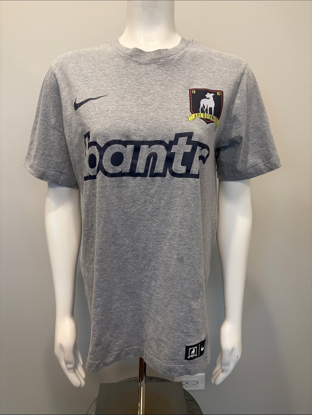Nike x AFC Richmond Bantr T-Shirt in Gray Soccer Ted Lasso TV Show Unisex Size M